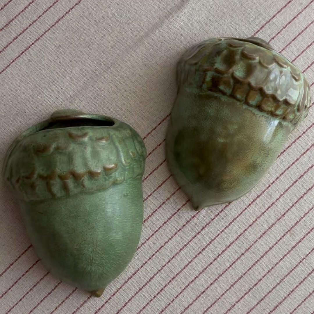 Vintage Frankoma Pottery Acorn Wall Pocket Vase – Prairie Green Rutile Glaze, Model 190