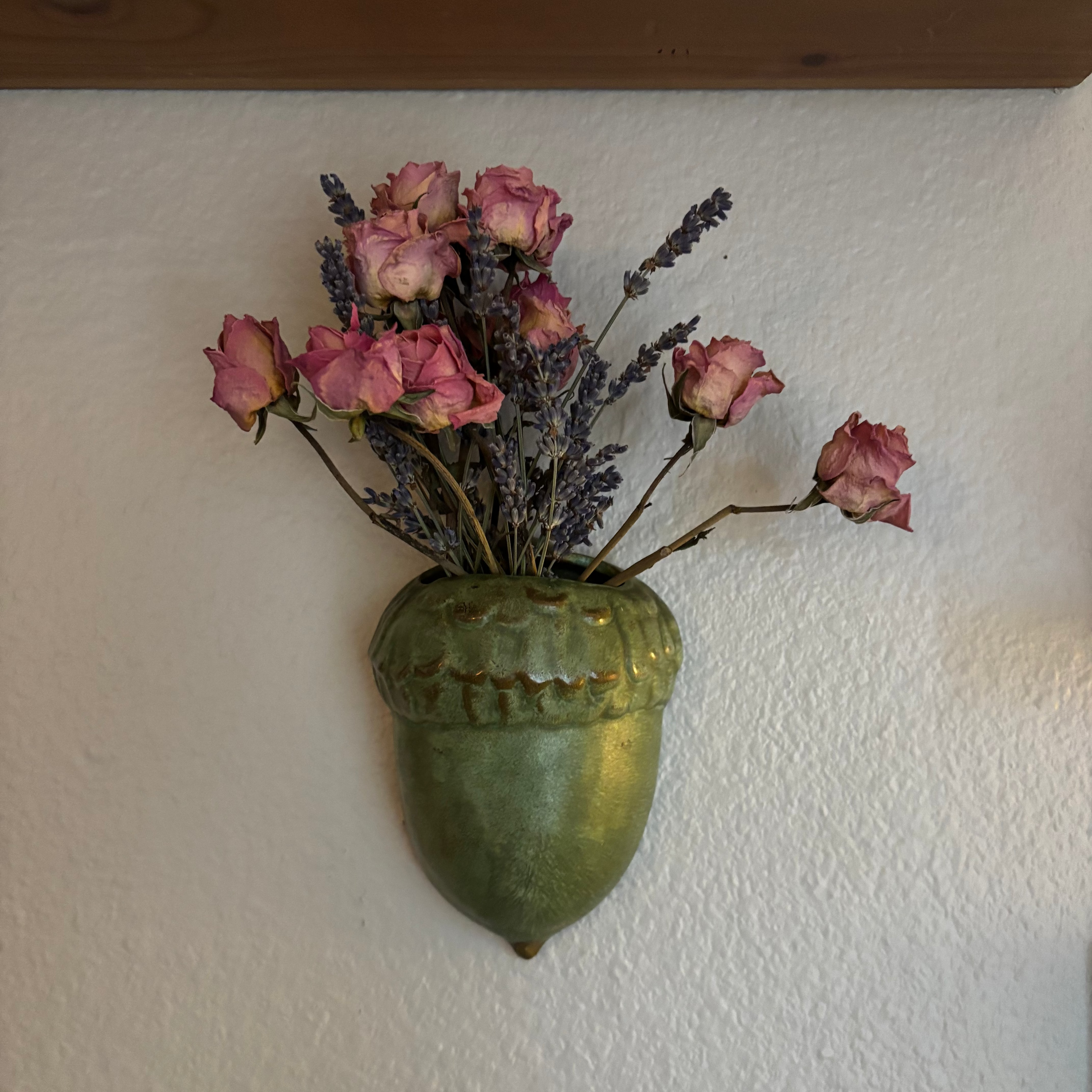 Vintage Frankoma Pottery Acorn Wall Pocket Vase – Prairie Green Rutile Glaze, Model 190